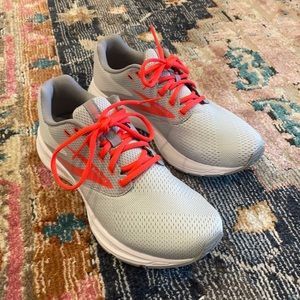 Brooks dna size 9 running shoe